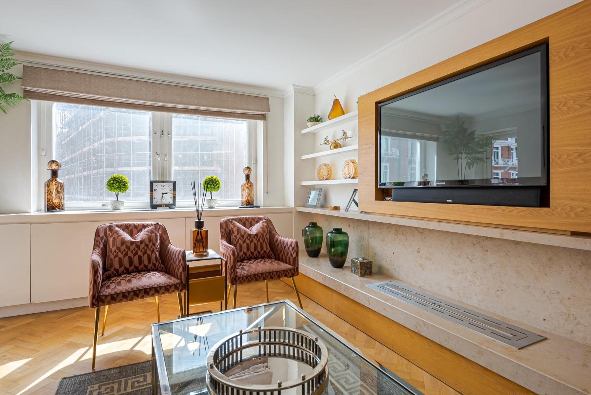 Modern Knightsbridge Apartment With Balcony Overlooking Harrods Prime Location ロンドン エクステリア 写真