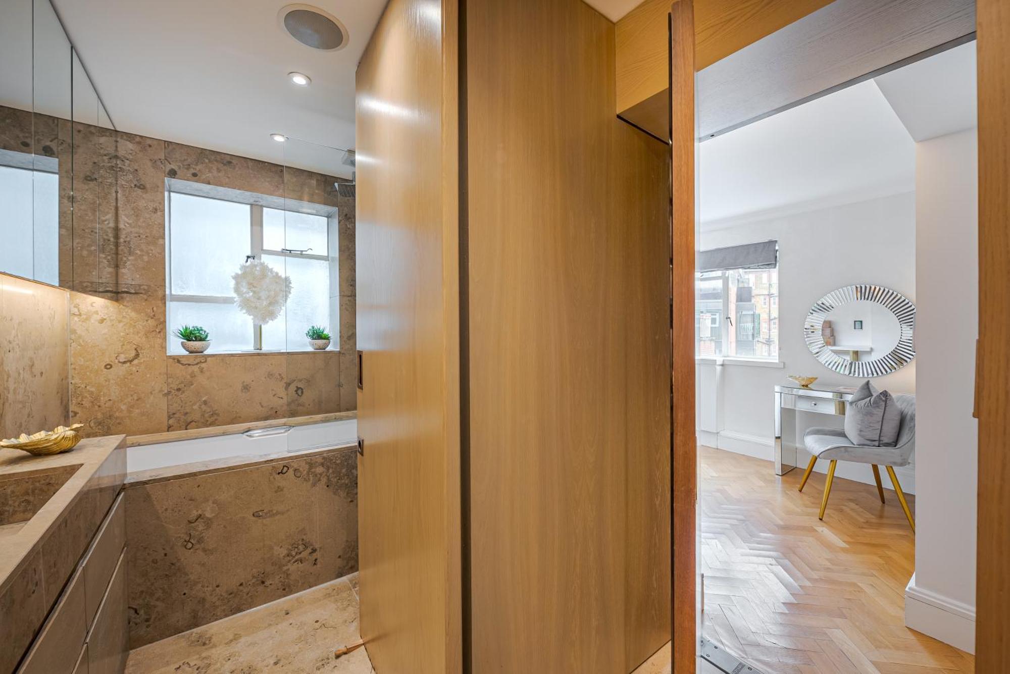 Modern Knightsbridge Apartment With Balcony Overlooking Harrods Prime Location ロンドン エクステリア 写真