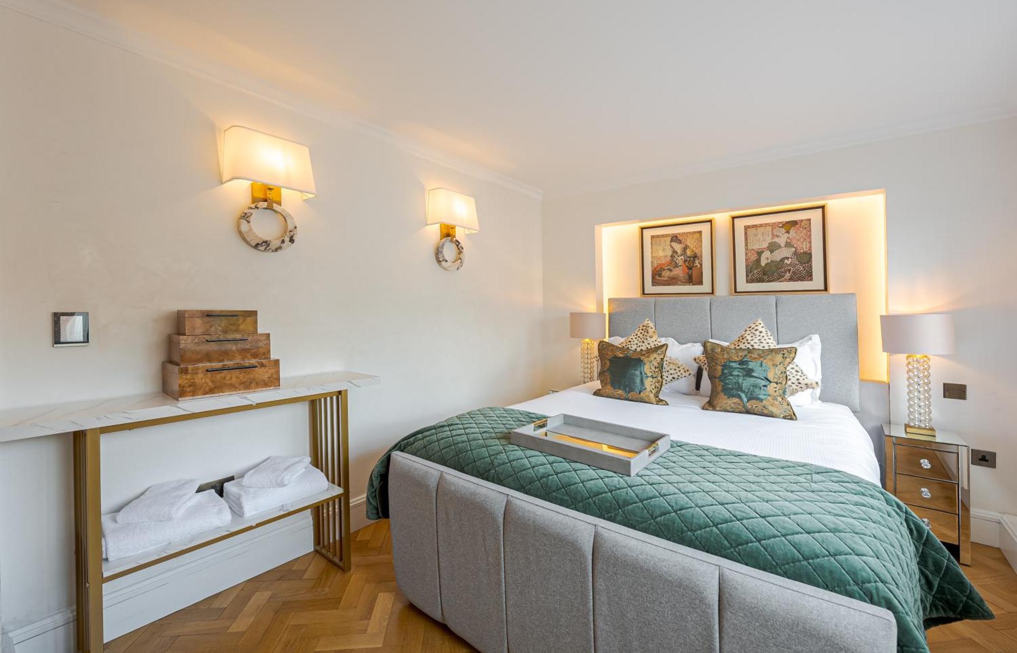 Modern Knightsbridge Apartment With Balcony Overlooking Harrods Prime Location ロンドン エクステリア 写真