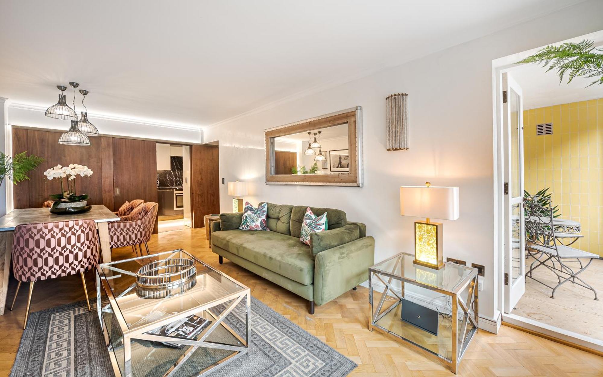 Modern Knightsbridge Apartment With Balcony Overlooking Harrods Prime Location ロンドン エクステリア 写真