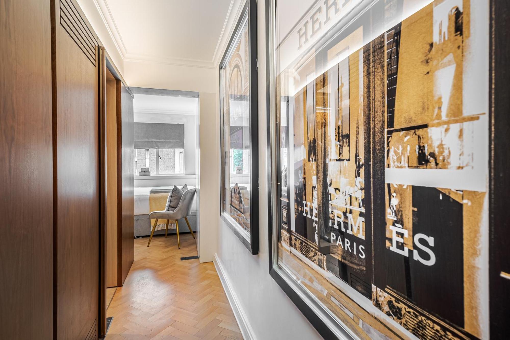 Modern Knightsbridge Apartment With Balcony Overlooking Harrods Prime Location ロンドン エクステリア 写真
