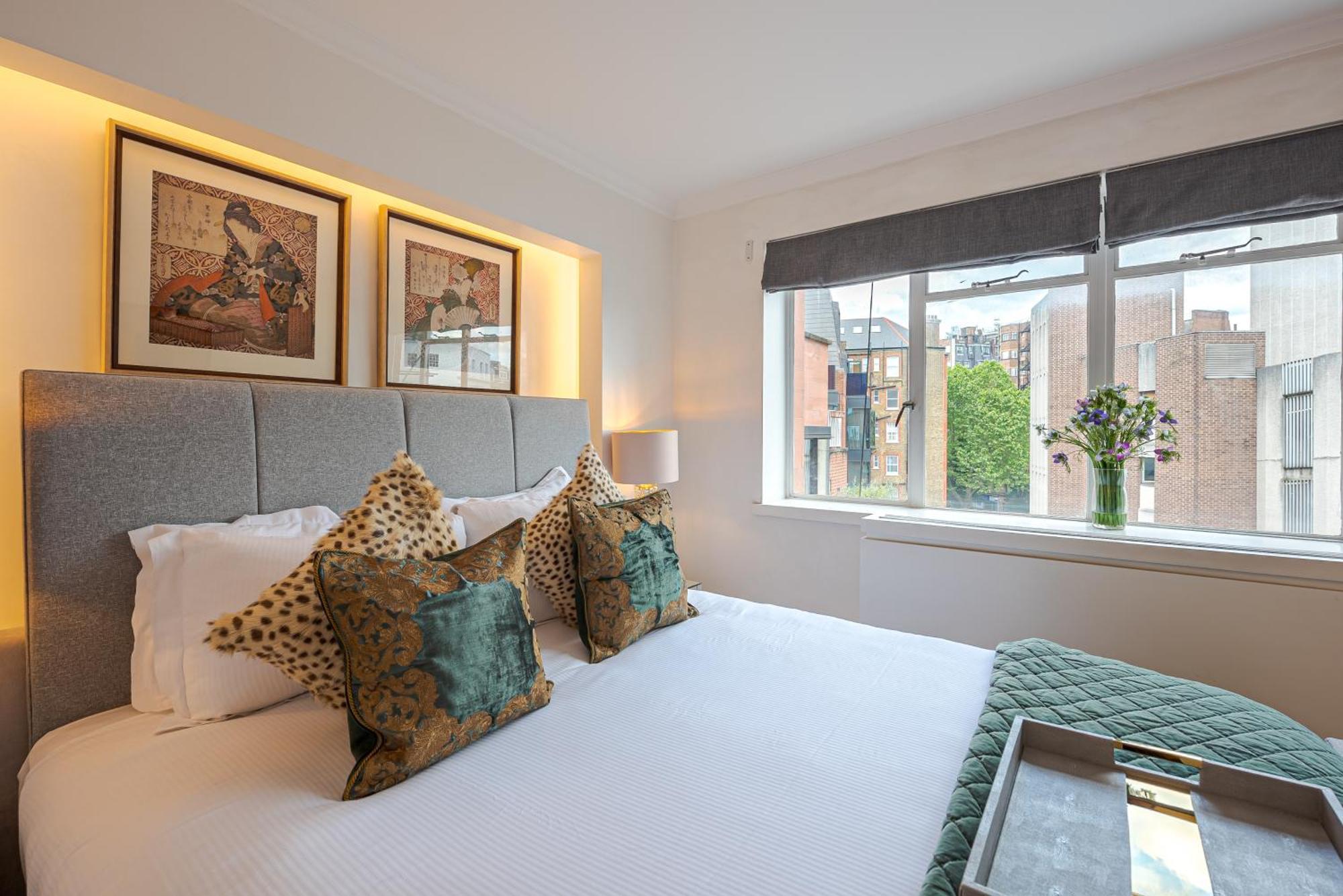 Modern Knightsbridge Apartment With Balcony Overlooking Harrods Prime Location ロンドン エクステリア 写真