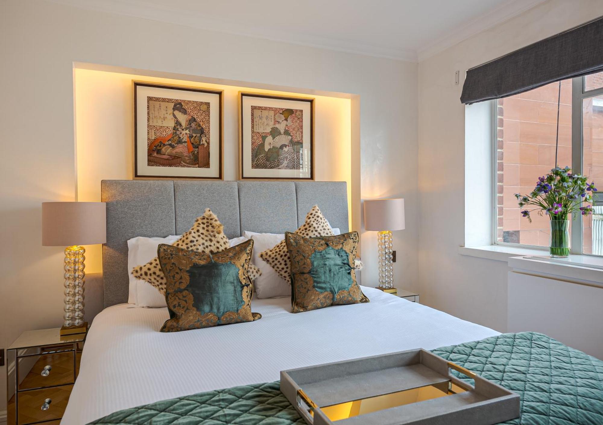 Modern Knightsbridge Apartment With Balcony Overlooking Harrods Prime Location ロンドン エクステリア 写真