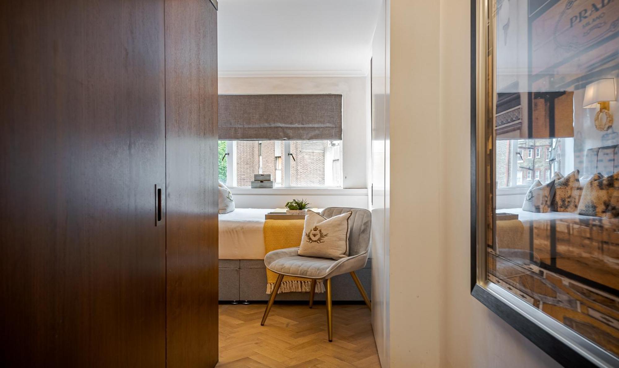 Modern Knightsbridge Apartment With Balcony Overlooking Harrods Prime Location ロンドン エクステリア 写真