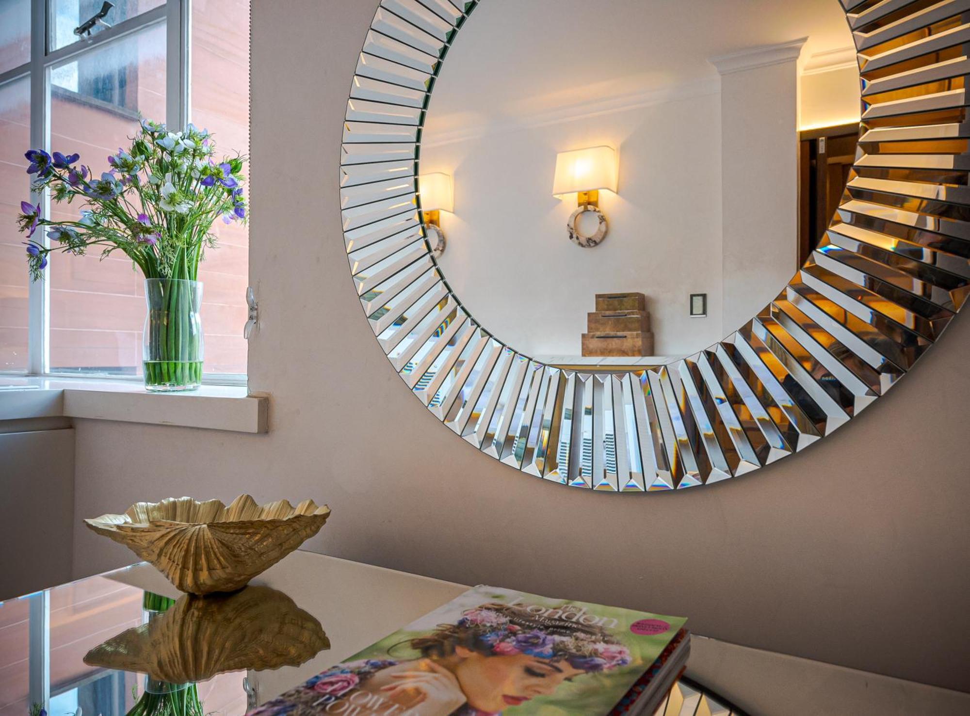 Modern Knightsbridge Apartment With Balcony Overlooking Harrods Prime Location ロンドン エクステリア 写真