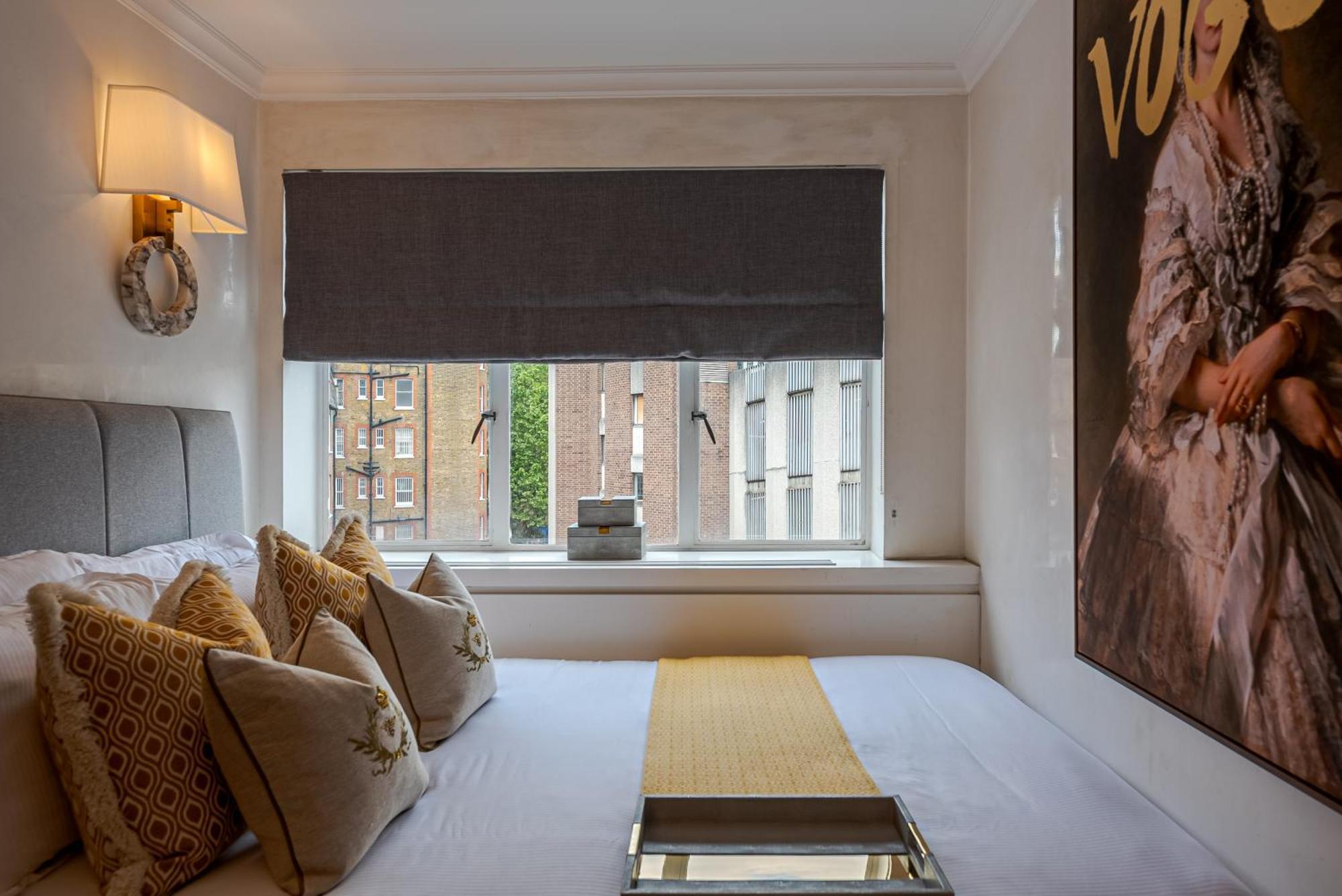 Modern Knightsbridge Apartment With Balcony Overlooking Harrods Prime Location ロンドン エクステリア 写真