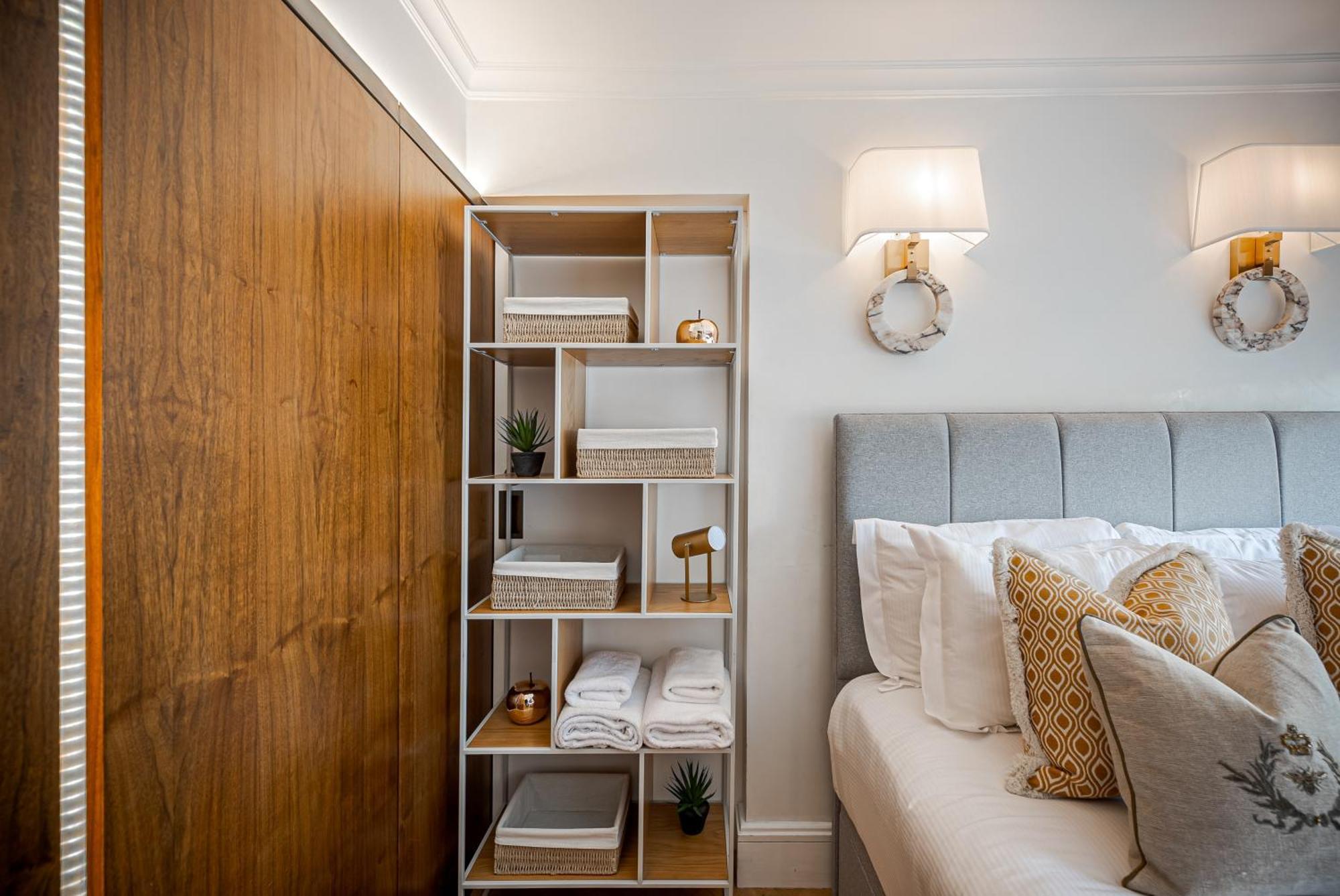 Modern Knightsbridge Apartment With Balcony Overlooking Harrods Prime Location ロンドン エクステリア 写真