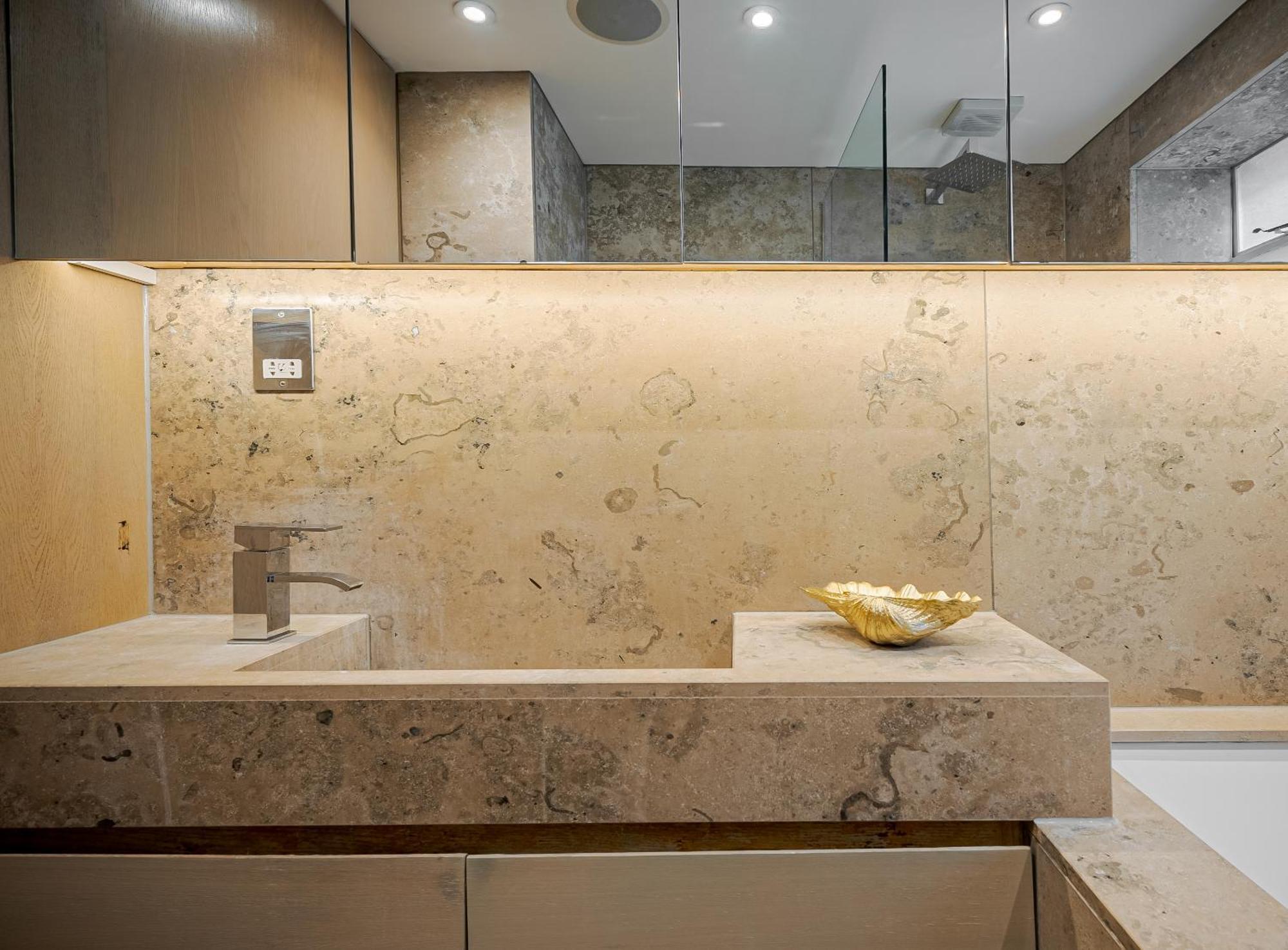 Modern Knightsbridge Apartment With Balcony Overlooking Harrods Prime Location ロンドン エクステリア 写真