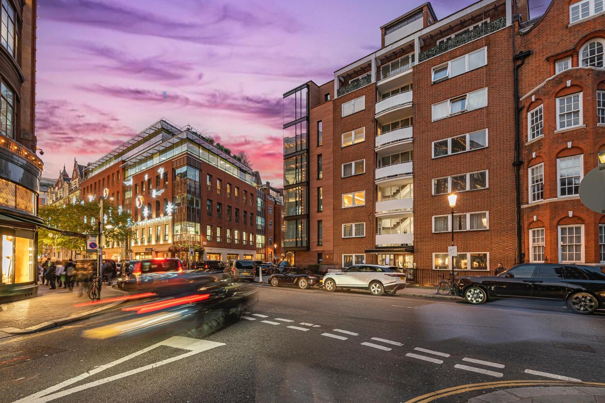 Modern Knightsbridge Apartment With Balcony Overlooking Harrods Prime Location ロンドン エクステリア 写真